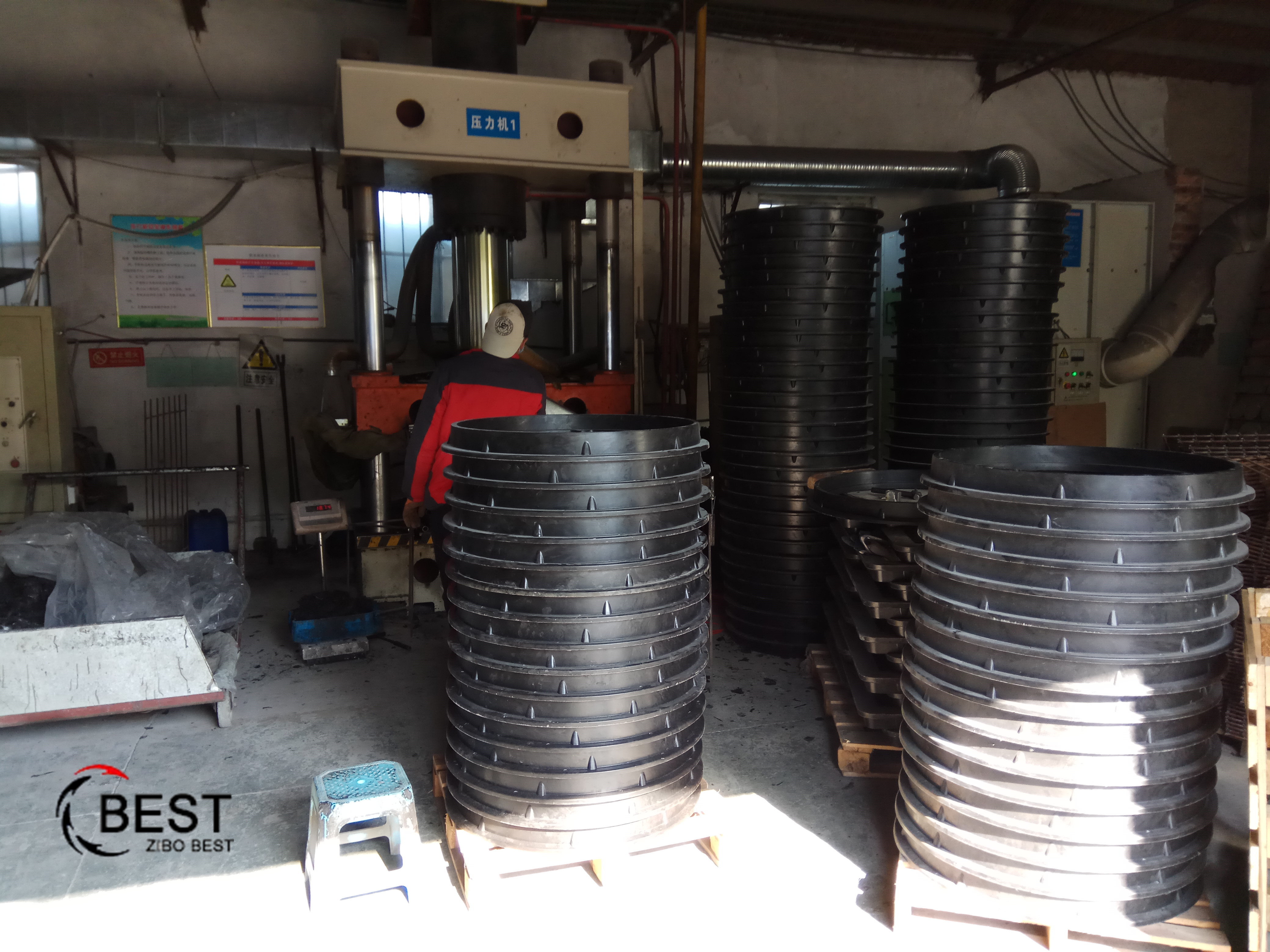  常見(jiàn)的井蓋有那些類(lèi)型